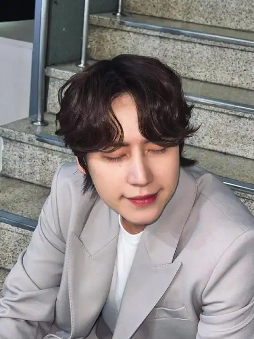 240216 kyuhyun_official更新曺圭贤超话相关:7815侧7815脸