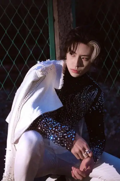 郎朗音乐会嘉宾是小鬼##小鬼今晚白马王子即视感##小鬼新歌没有牡的