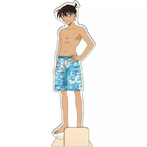 新一虽然有时候行为偏直男化,但审美却很优秀,看平时柯南的服饰搭配就