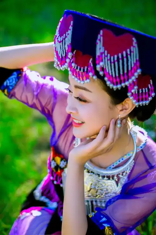 p>陈晨,浙江龙游籍女歌手,浙江少数民族师范学院毕业,后进修于 a