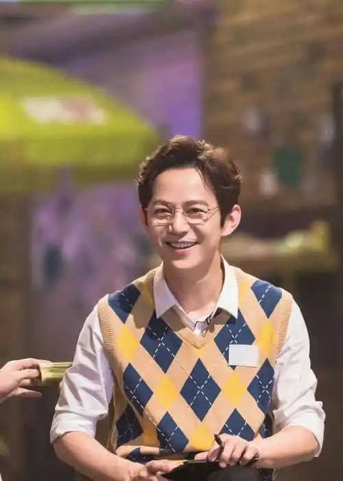 孔雪儿:吃鱼子酱被群嘲,受谢霆锋赏识,参加选秀却遭资本打压?