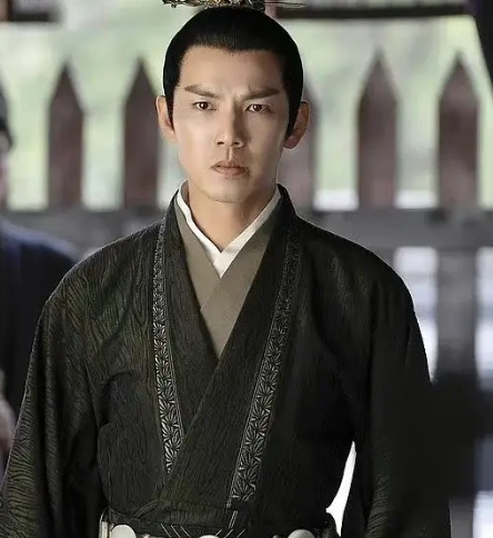 47岁钟汉良再演古偶,"姨味满满",网友:这是钟奶奶吧