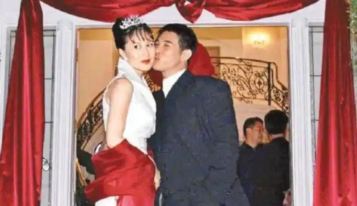 利智没做成赌王五太却被丈夫李连杰宠成了最幸福的女人