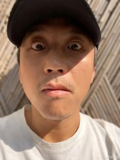 邓超头发怎么白了没想到邓超白头发这么多