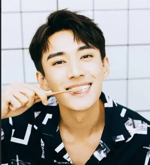 导演曝刘学义税务问题,不肯降片酬导致停工,比别人高出几十倍_陈益韬