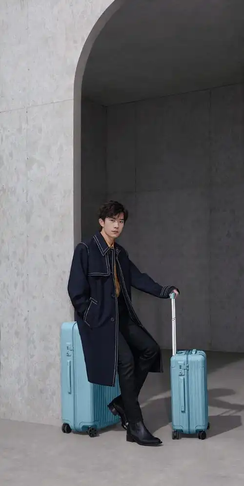 易烊千玺 rimowa日默瓦中国区品牌代言人