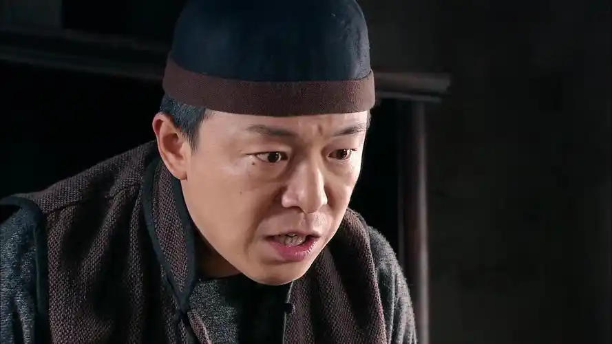 青岛往事:德发大哥突然给满仓跪下,竟说媒给天佑转账,完蛋了