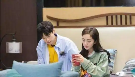 网曝杨幂魏大勋已分手,原因是杨幂不满男方借感情炒作