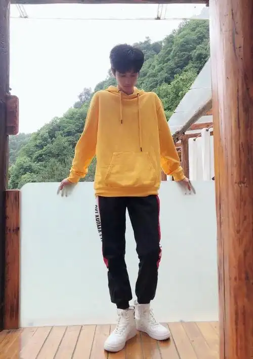 敖子逸夏日少年的穿搭,清新活力满分,16岁的阳光大男孩