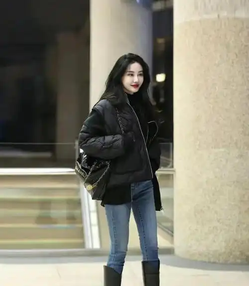 黑色毛衣搭配这5种颜色真真显高级