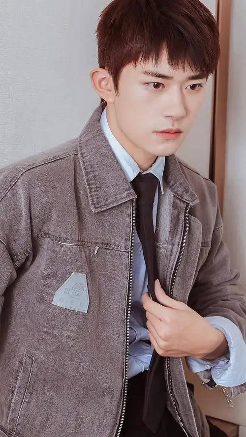 易烊千玺杂志专访畅谈角色心得,展望未来之路