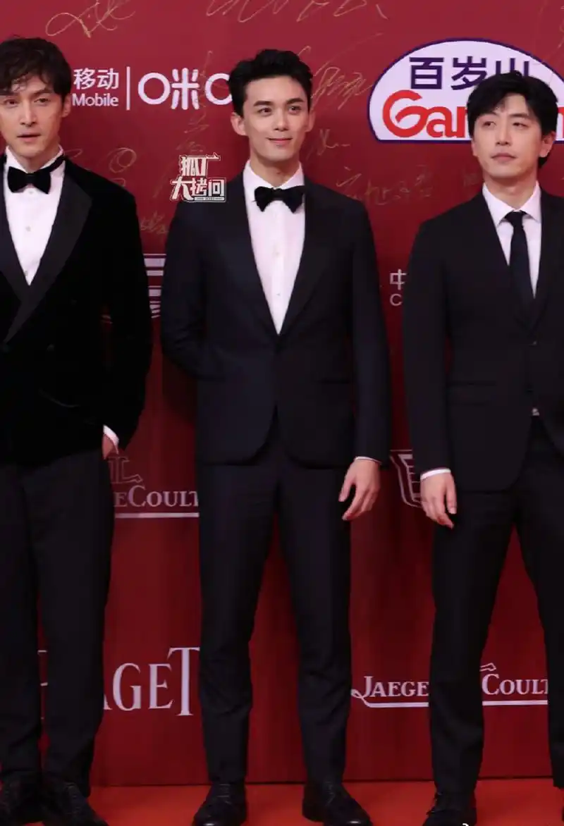 王源,易烊千玺,陈飞宇,吴磊95生上海电影节红毯生图,优秀的青年演员