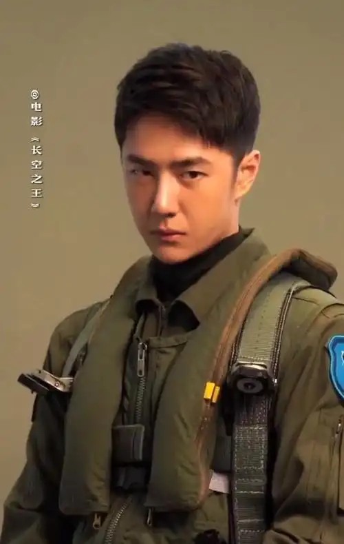 官宣王一博长空坐j20真机粉丝很骄傲看到阵容他压力大