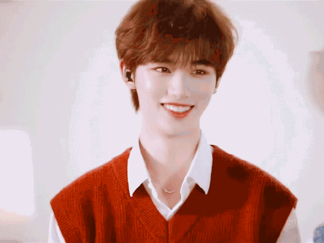 我认为能抵抗丁程鑫笑容的人现在还没有出生      #丁程鑫 二十二岁