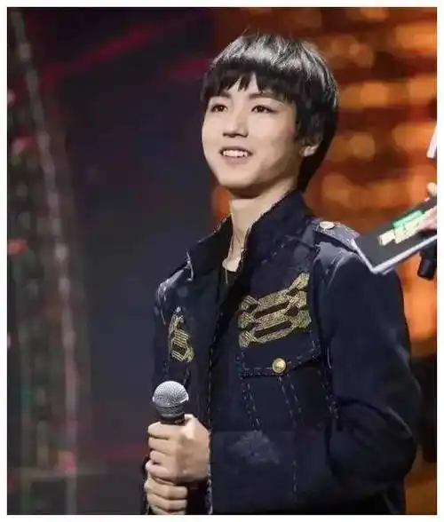 王俊凯与经纪人杨柳的绯闻,引发热议!_的传闻_质疑_形象