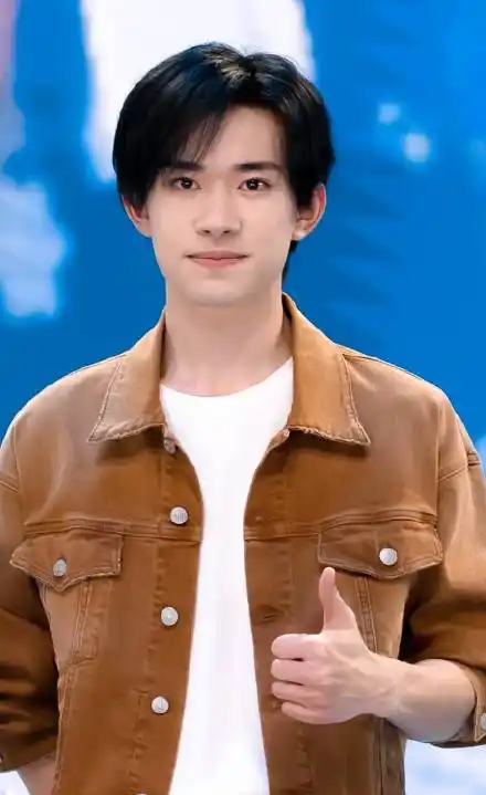 医生的杨小羊,还有去年上映的长津湖以及今年的奇迹笨小孩,易烊千玺