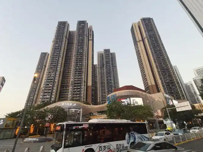 【11图】壹城中心转角铺 租金47600元,20年,深圳龙华深圳北站壹城中心