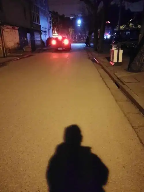 影子告诉了你,孤影所指方向------回家.