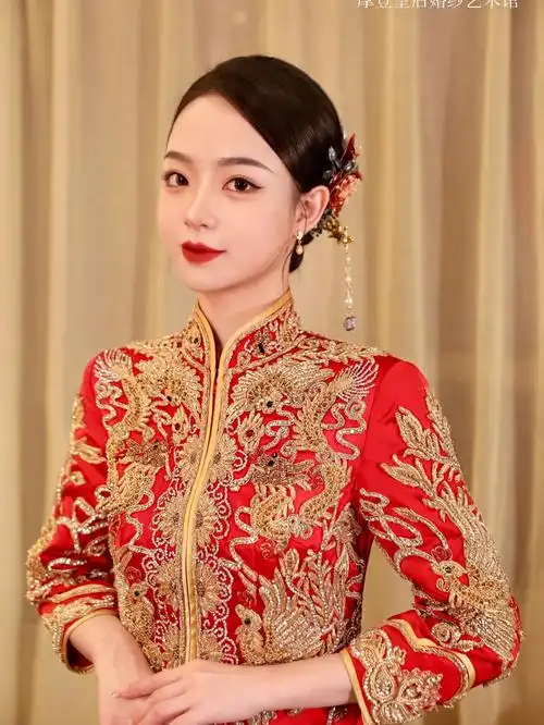 精美的中式服装搭配温婉的中式造型