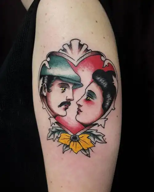 大臂oldschool爱心情侣肖像纹身图案