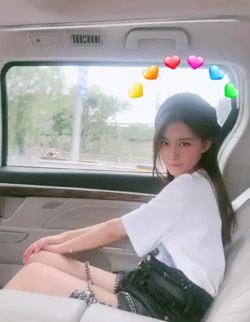 创造营101陈意涵最新纯欲风搭配图片