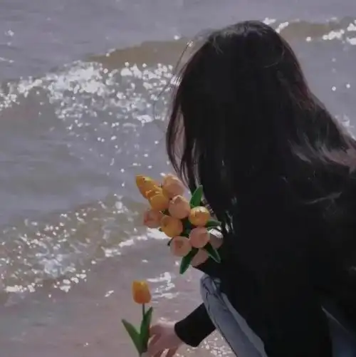 有故事的海边头像女369♀15女生的长寿秘诀:拍照心情好 花钱抗