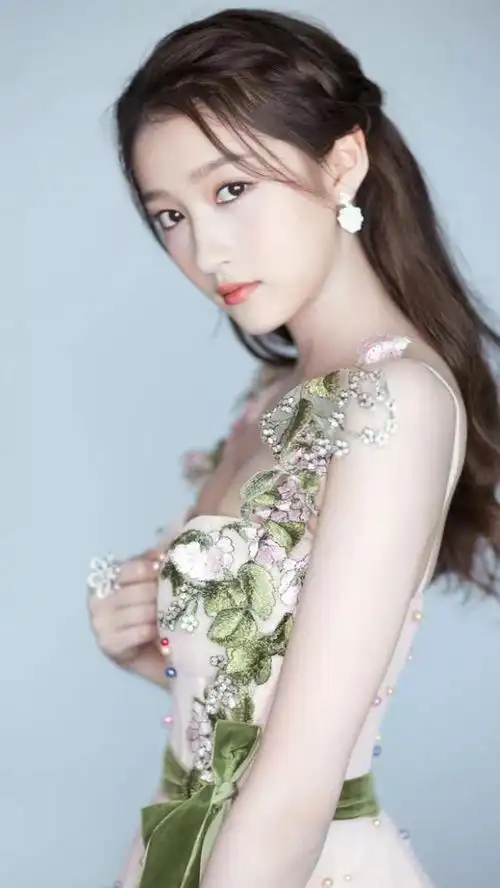 关晓彤活泼可爱图片,关晓彤图片可爱呆萌清晰-天晟网