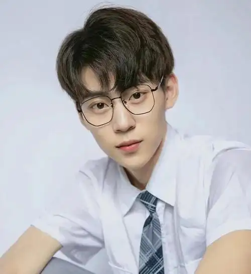 男生齐刘海短发 男生齐刘海发型有哪些-好发型