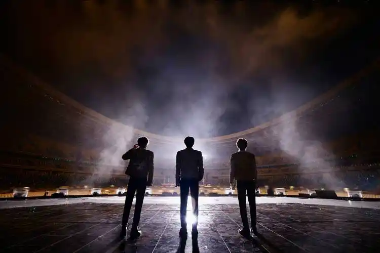 tfboys十年之约唱响夏夜西安 优酷独家直播展现青春告白_演唱会_观众