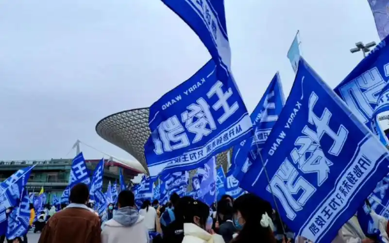 王俊凯 给你蓝海无边 许你花期无尽