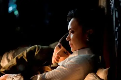 因前有电影《风声》在的巨大成功,今年推出电视剧版的《风声传奇》也