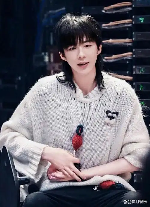 近日,对于刘宇宁片场抽烟事件让网友纷纷议论跟关注.