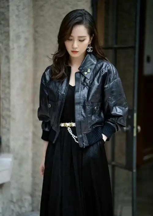 女士皮夹克怎么搭配好看