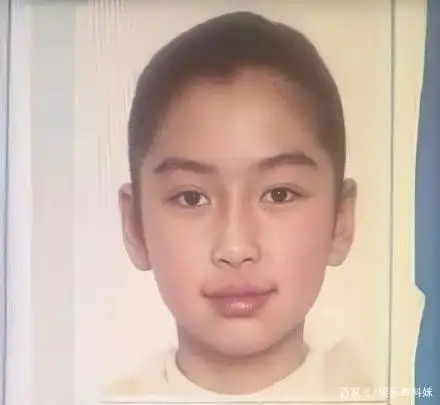 今天有料妹看到大宝贝小时候的照片,感觉有被惊倒,"换头"这个说法真的