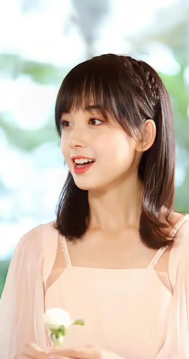 央视主持人王冰冰,可爱与智慧并存,魅力无限!