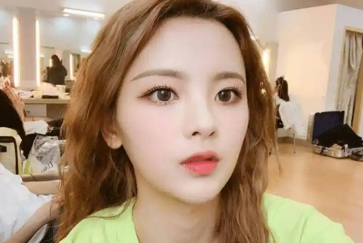 原创女团出身的杨超越独特的综艺感收获无数粉丝你粉上她了吗