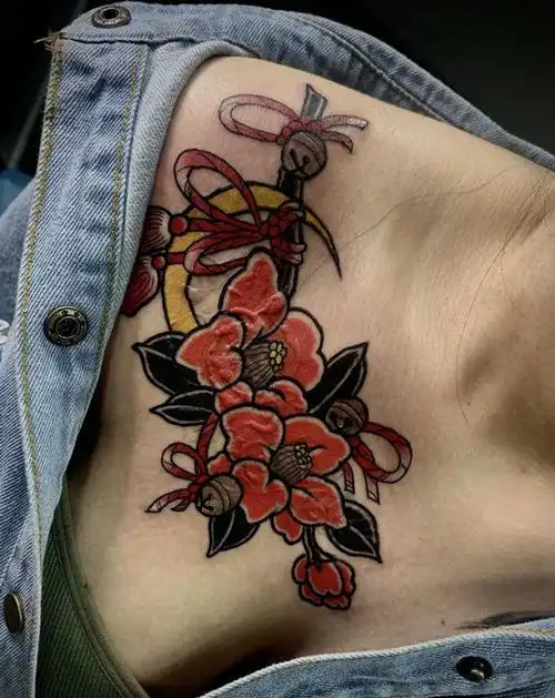 花纹身图片_胸部纹身图案