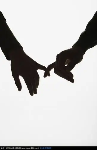 男女双手的小指头拉勾