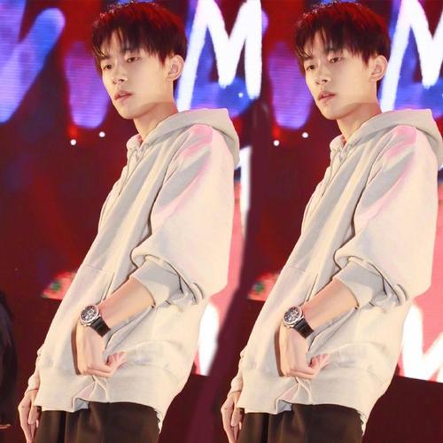 易烊千玺春秋同款衣服2020浅灰色薄款连帽卫衣女宽松加绒男外套潮