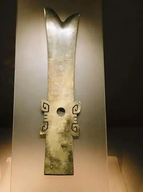 三星堆商玉边璋上的"共"字,还原了《山海经》记载的"共工"