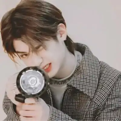 justin黄明昊头像自调禁二改 二传抱图dd