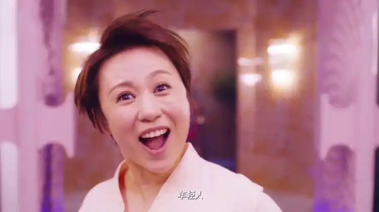 马丽这段我可以再笑100年,实力演绎男生进女澡堂的感觉!