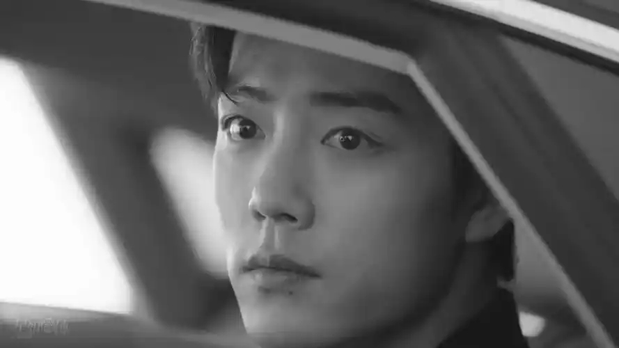 肖战黑白大片拍摄花絮