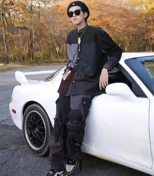 而且没有一个人愿意搭理他;吴亦凡又去见了张艺兴和黄子韬,他们也都