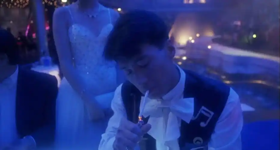 抽烟不好但他是黎明诶