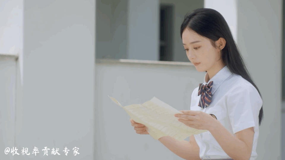 赵丽颖穿上制服青春模样,许多粉丝一看全恋爱了