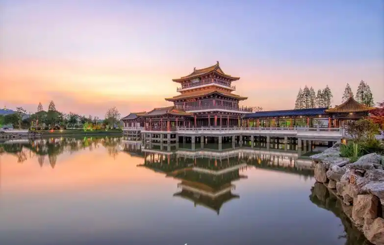 苏州古典园林位于江苏省苏州市,蕴含浓厚的中国传统思想