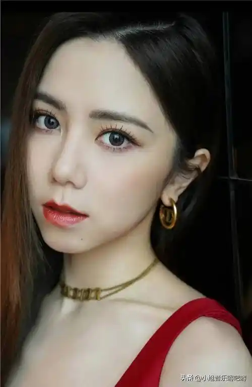 从此被人们熟知,一夜爆红"张宇"甚至都不知道应该怎么介绍"邓紫棋"