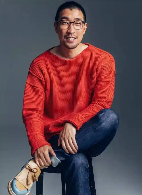 一段王千源裸露上身,仅有20秒长的戏份,他为了让自己的身材看上去精瘦