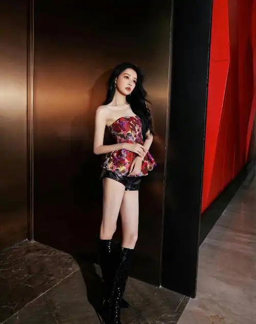 孙怡美腿长靴合集,太令人心动了,这大长腿绝对让人百玩不厌!